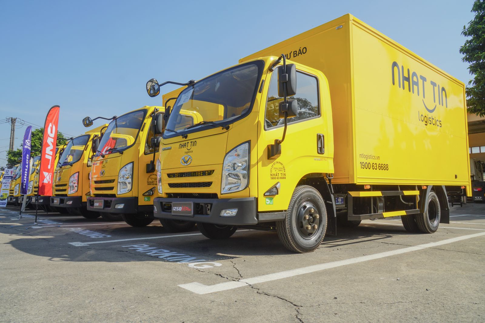 Lô xe tải mới DOTHANH IZ50M Plus - Thùng kín vách phẳng, không cửa hông