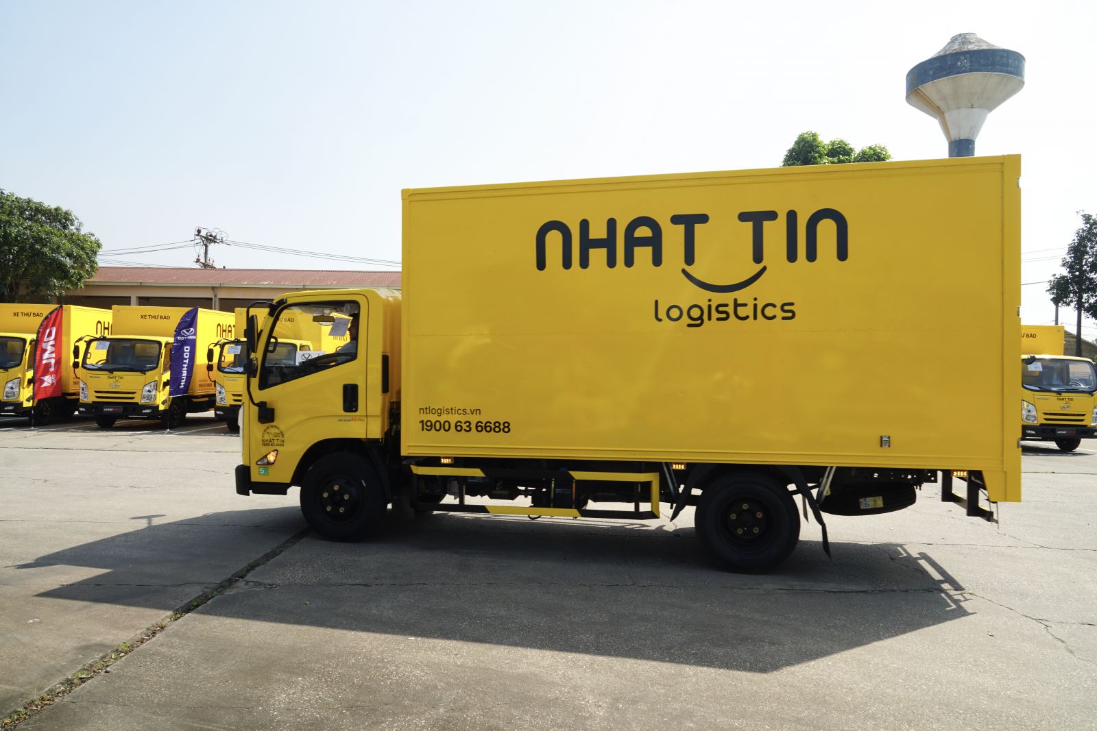 Lô xe tải mới DOTHANH IZ50M Plus - Thùng kín vách phẳng, không cửa hông