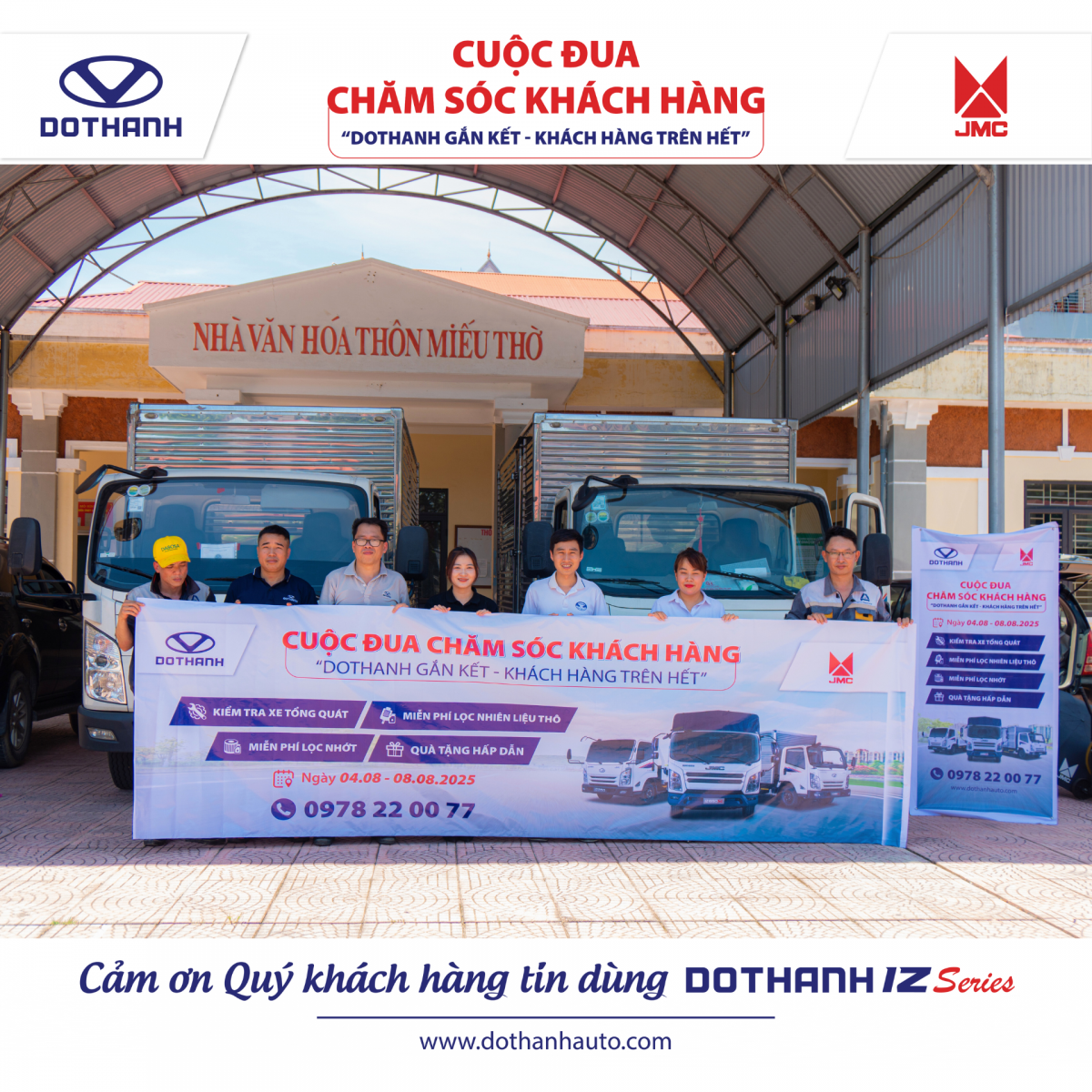 Đại diện DoThanh Auto gặp gỡ và trao quà tặng tri ân tận tay khách hàng