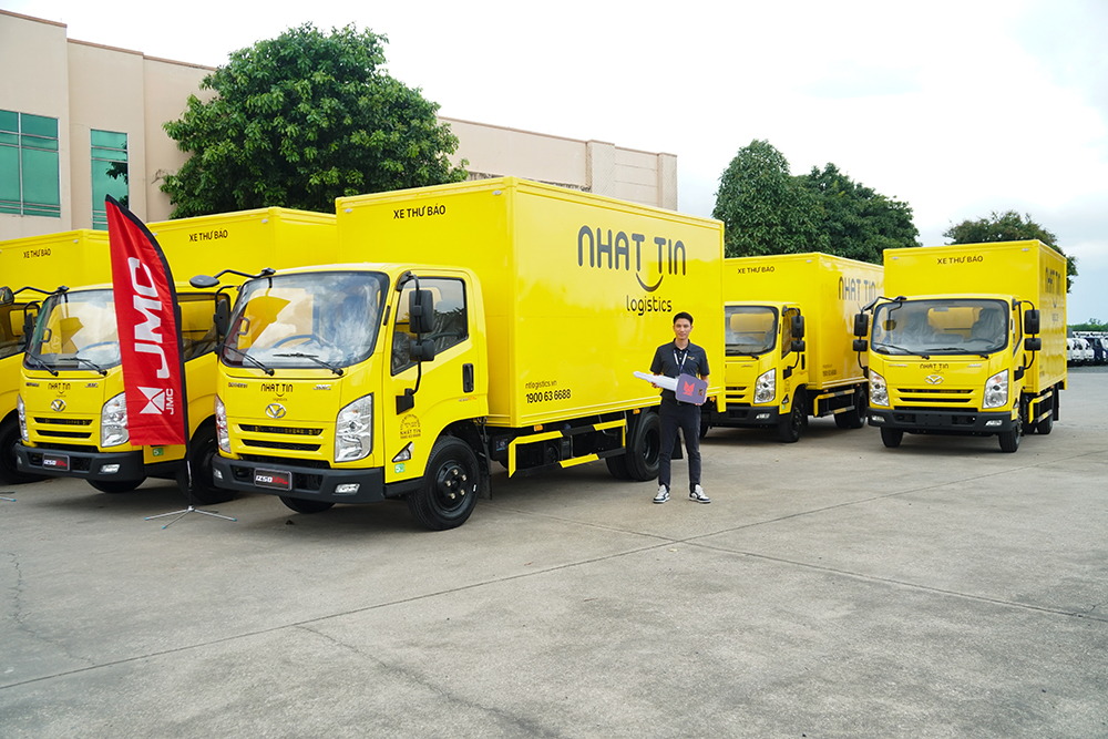 Dothanh Auto tổ chức Lễ bàn giao lô xe DOTHANH IZ50M Plus cho Nhất Tín Logistics