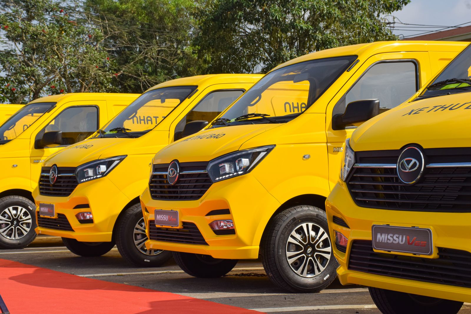 Cụm đầu và nóc cabin của nhiều xe DOTHANH MISSU V65 màu vàng
