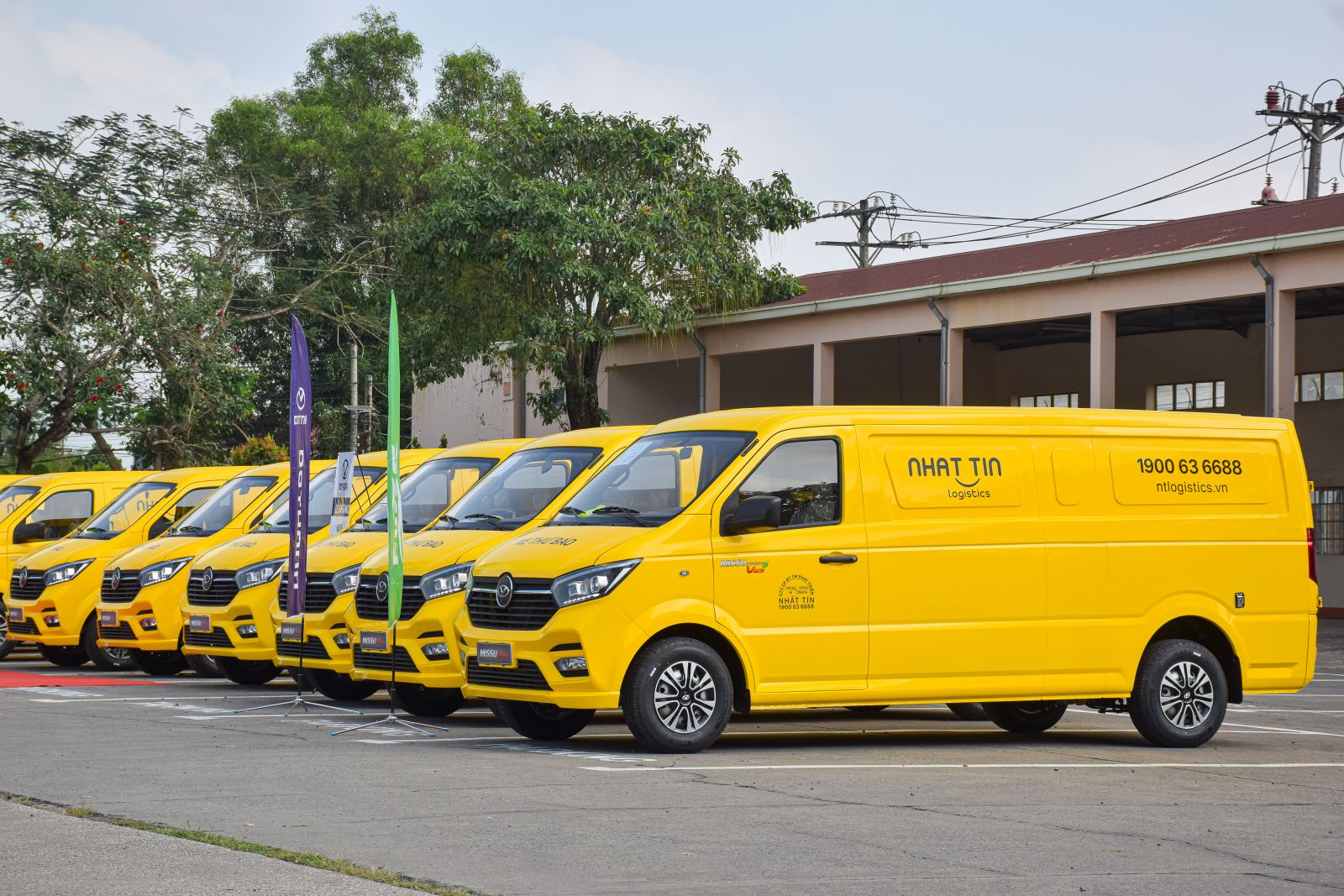 DOTHANH MISSU V65 màu vàng nhìn toàn xe từ góc trước bên hông