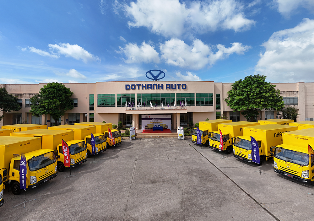 Dàn xe DOTHANH IZ50M Plus thùng kín tại nhà máy