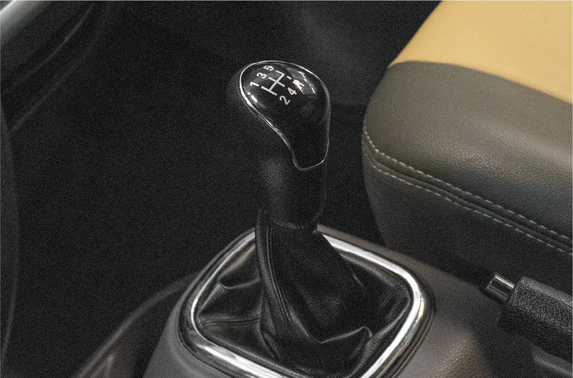 Cần số sàn: 5 tiến, 1 lùi