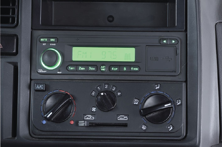 Hệ thống giải trí: radio, USB, thẻ nhớ.